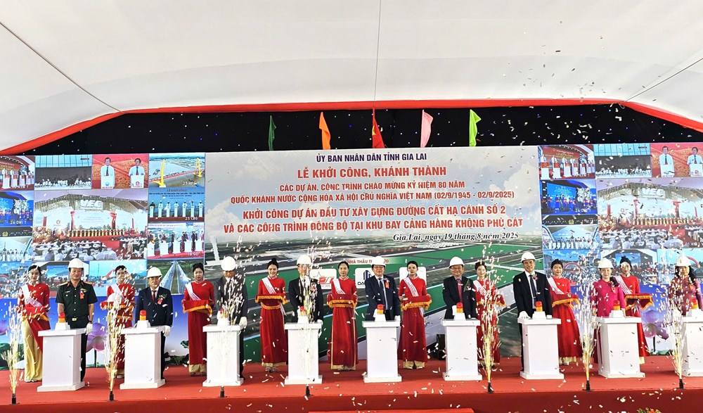 Khởi công dự án nâng cấp Cảng Hàng không Phù Cát hơn 3.200 tỉ đồng - ảnh 1