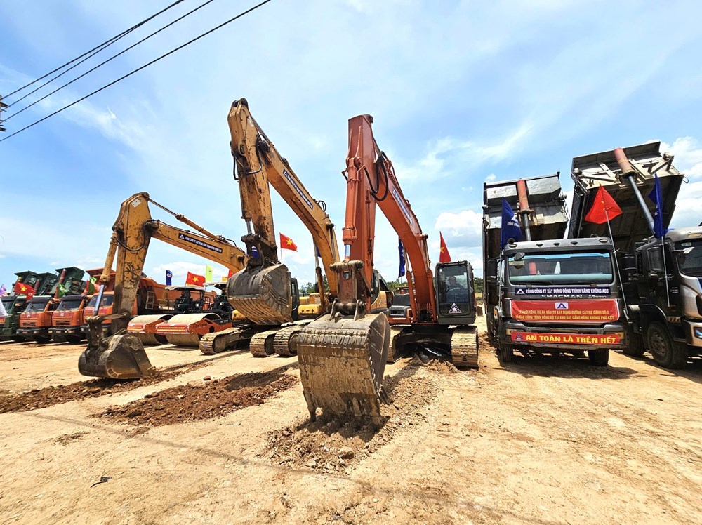 Khởi công dự án nâng cấp Cảng Hàng không Phù Cát hơn 3.200 tỉ đồng - ảnh 2