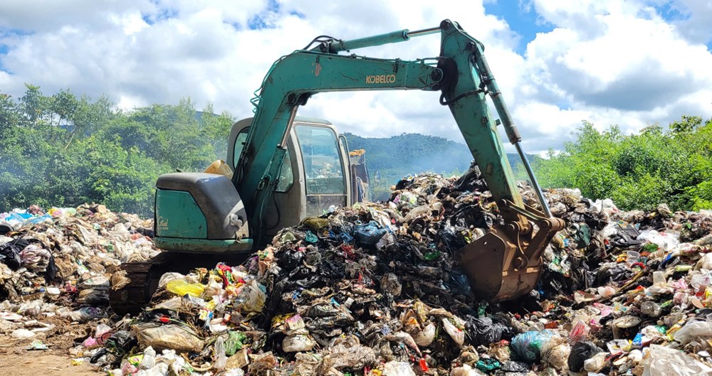 Bao giờ bãi rác tự phát ở “đôi mắt Pleiku” làng Nhing được dọn dẹp sạch? - ảnh 3