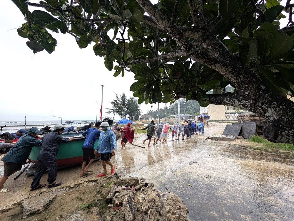 Gia Lai: Trước 10 giờ sáng nay hoàn thành sơ tán dân để tránh bão số 13 - ảnh 1