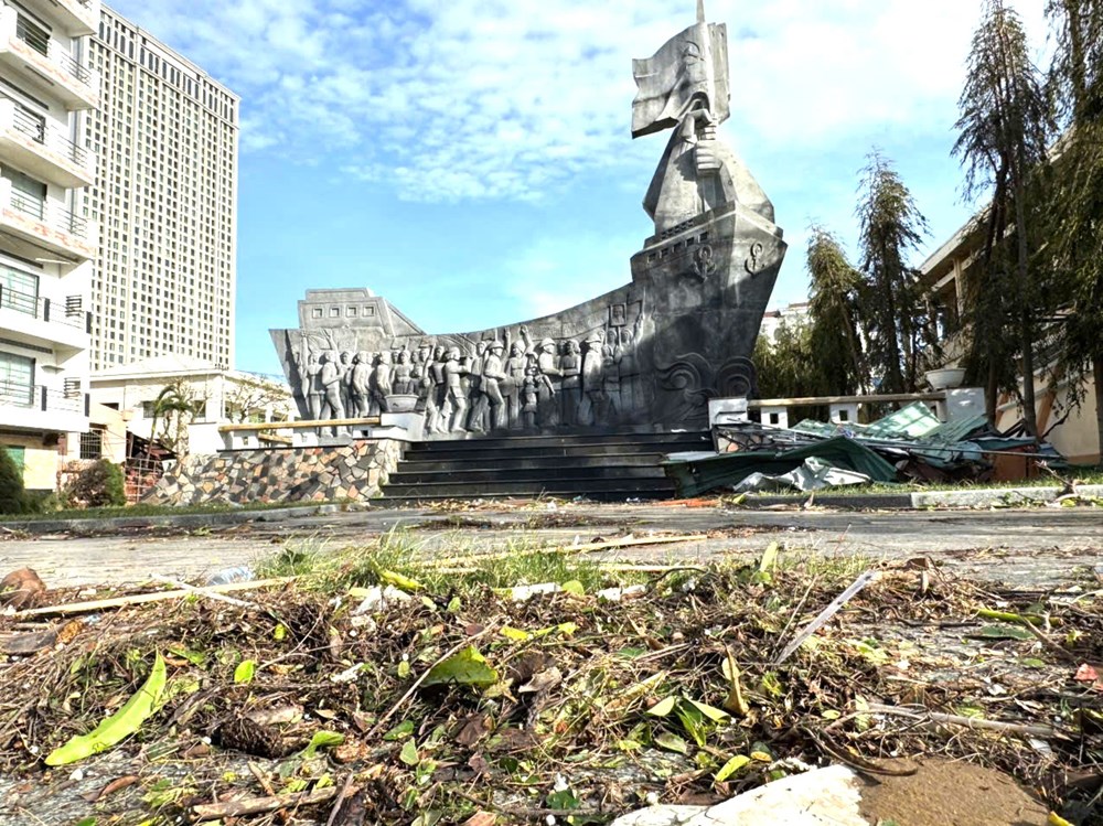 Bão số 13 gây chết 1 người, 43 ngôi nhà sập, 2.282 ngôi nhà tốc mái - ảnh 1