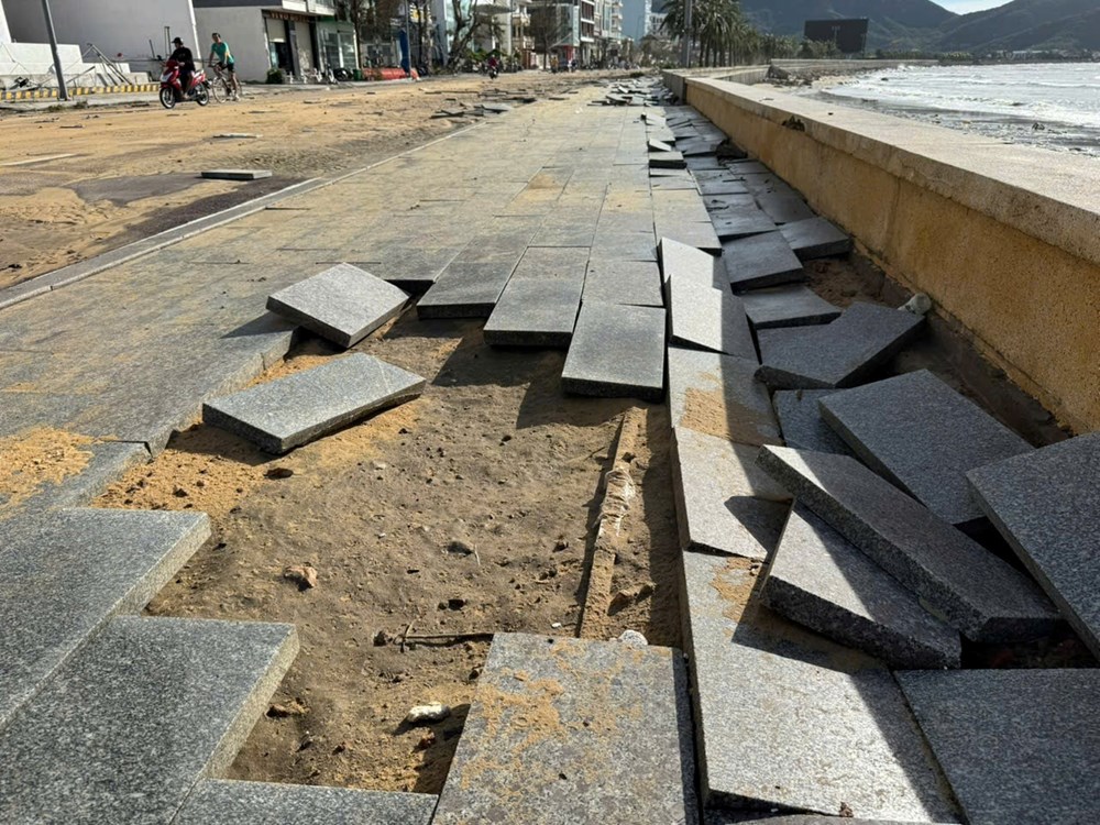 Bão số 13 gây chết 1 người, 43 ngôi nhà sập, 2.282 ngôi nhà tốc mái - ảnh 3