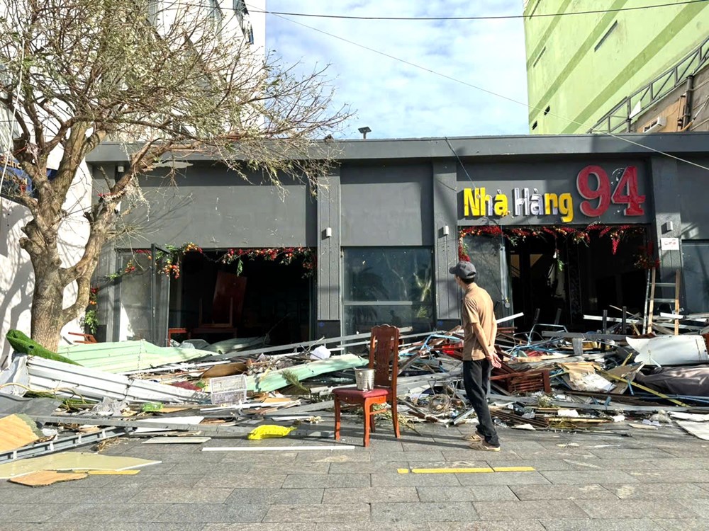 Bão số 13 gây chết 1 người, 43 ngôi nhà sập, 2.282 ngôi nhà tốc mái - ảnh 5