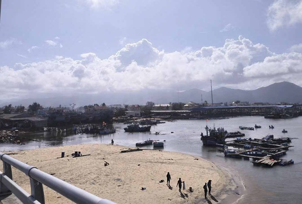 Nhiều cảng cá ở Gia Lai tan hoang vì bão số 13 - ảnh 4