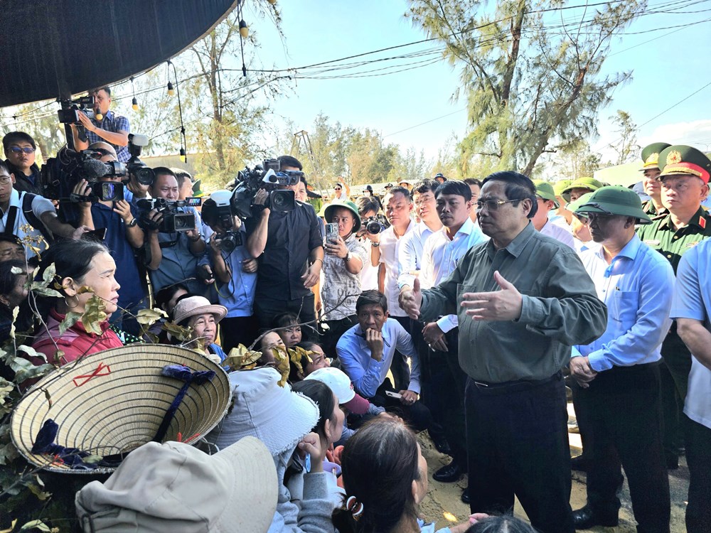Thủ tướng Phạm Minh Chính kiểm tra công tác khắc phục hậu quả bão số 13 tại tỉnh Gia Lai - ảnh 3