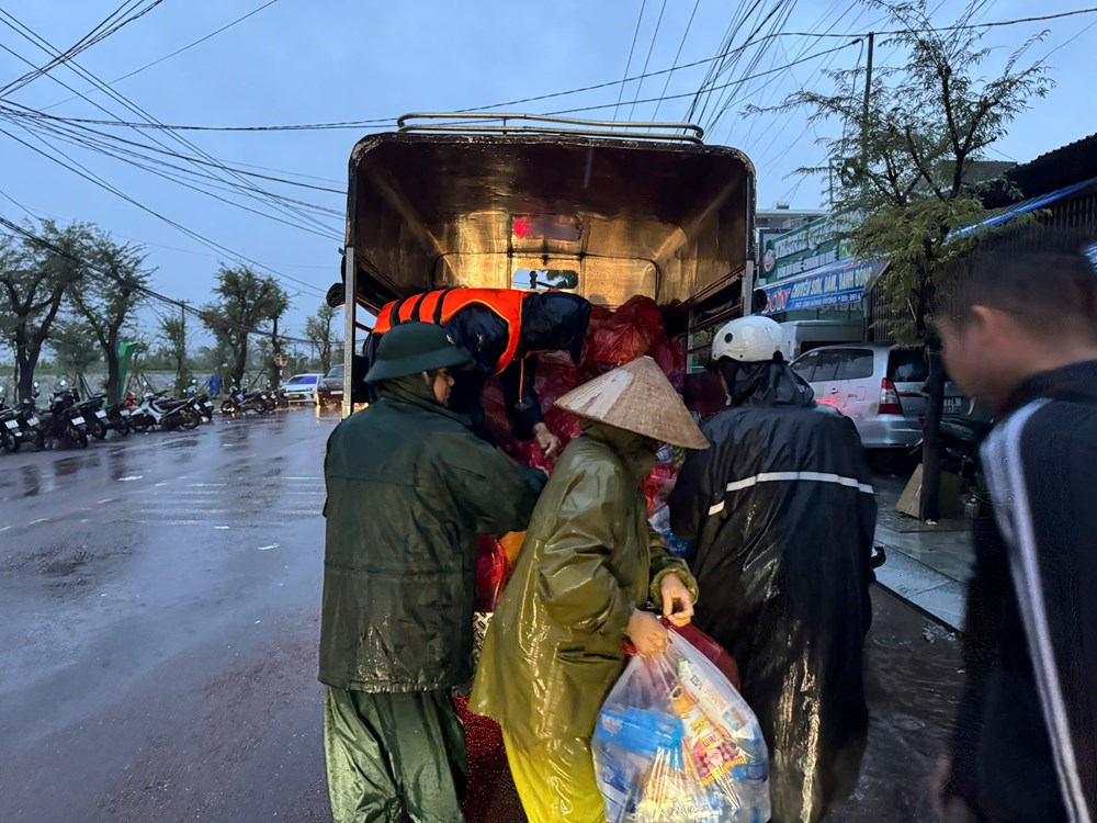  Gia Lai quyết dời dân, tiếp tế lương thực khẩn trương trong đêm - ảnh 7