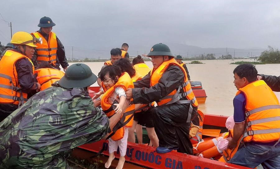 Nam Trung Bộ và Tây Nguyên: Khẩn trương di dời dân trước cơn lũ lịch sử - ảnh 5