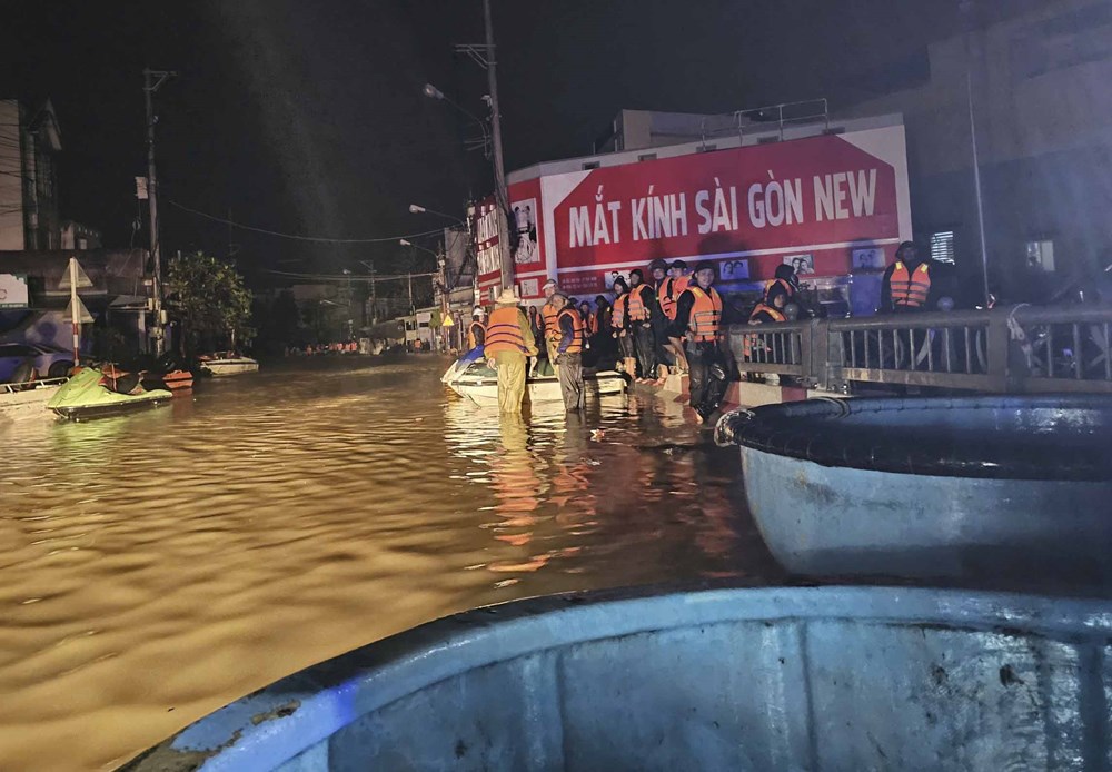 Tiếp tục ứng cứu, hỗ trợ người dân vùng lũ Gia Lai - ảnh 4