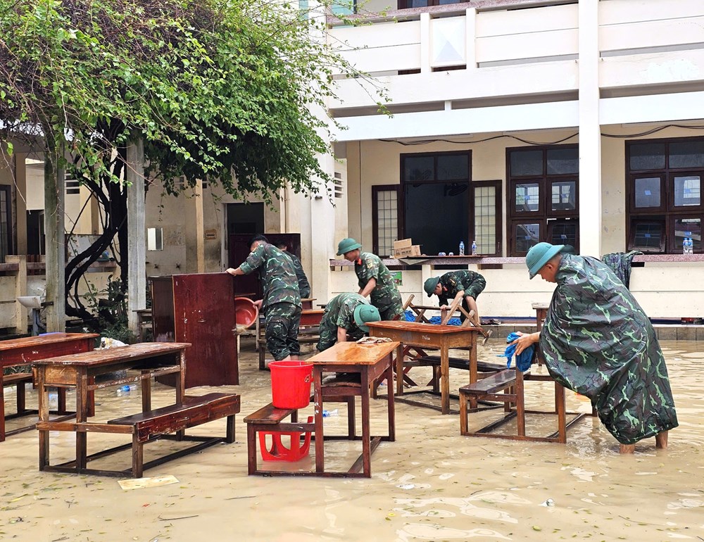 Các lực lượng nhanh chóng giúp Gia Lai khắc phục hậu quả sau trận lũ lịch sử - ảnh 4