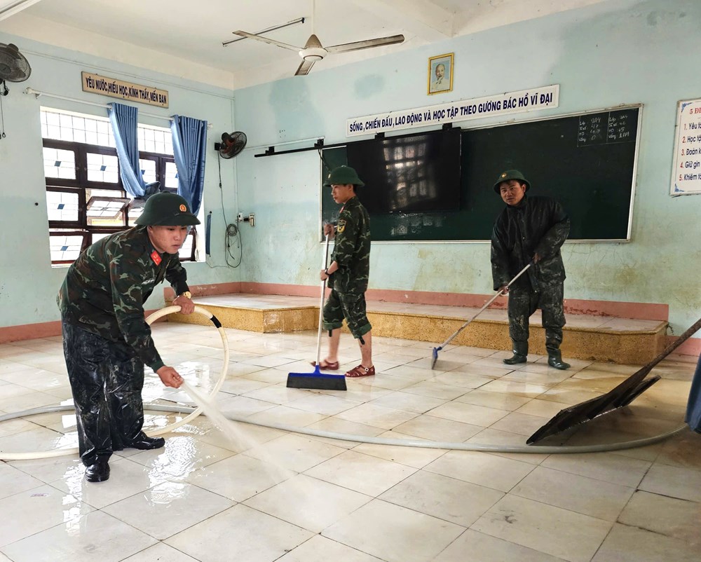 Các lực lượng nhanh chóng giúp Gia Lai khắc phục hậu quả sau trận lũ lịch sử - ảnh 5