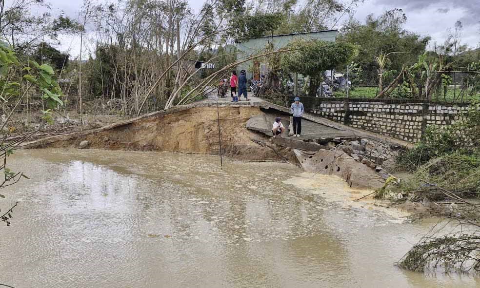 Phó Thủ tướng Lê Thành Long kiểm tra công tác khắc phục mưa lũ tại Gia Lai - ảnh 3