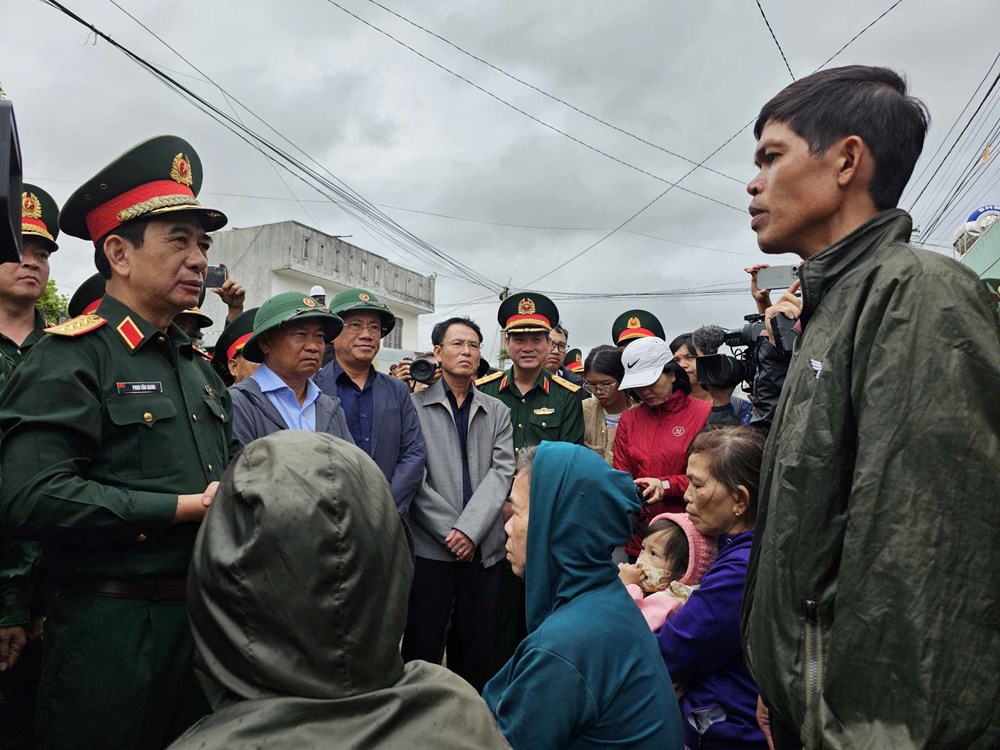 Đại tướng Phan Văn Giang thăm, tặng quà người dân vùng “rốn lũ” ở Gia Lai - ảnh 6