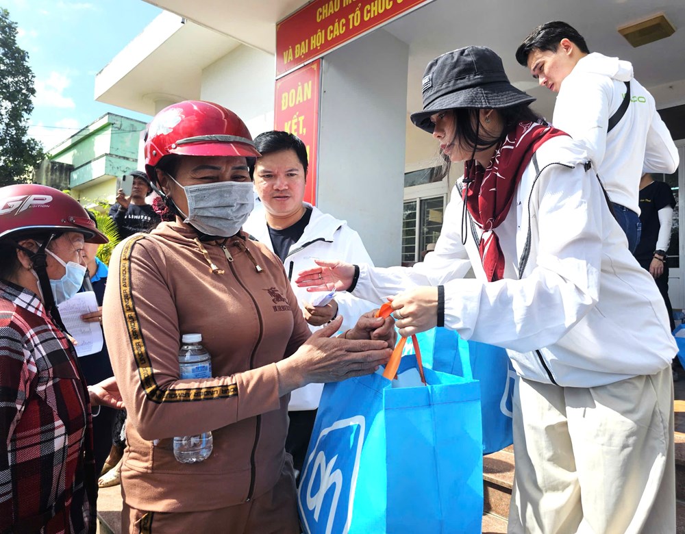 Để yêu thương nối dài đến vùng lũ ở Đắk Lắk - ảnh 3