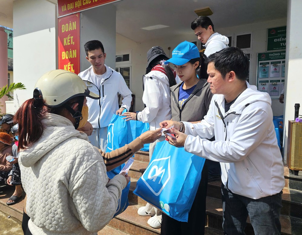 Để yêu thương nối dài đến vùng lũ ở Đắk Lắk - ảnh 4