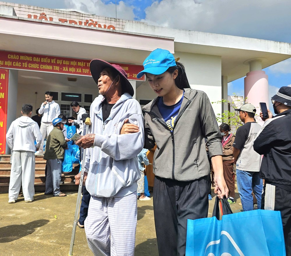 Để yêu thương nối dài đến vùng lũ ở Đắk Lắk - ảnh 1