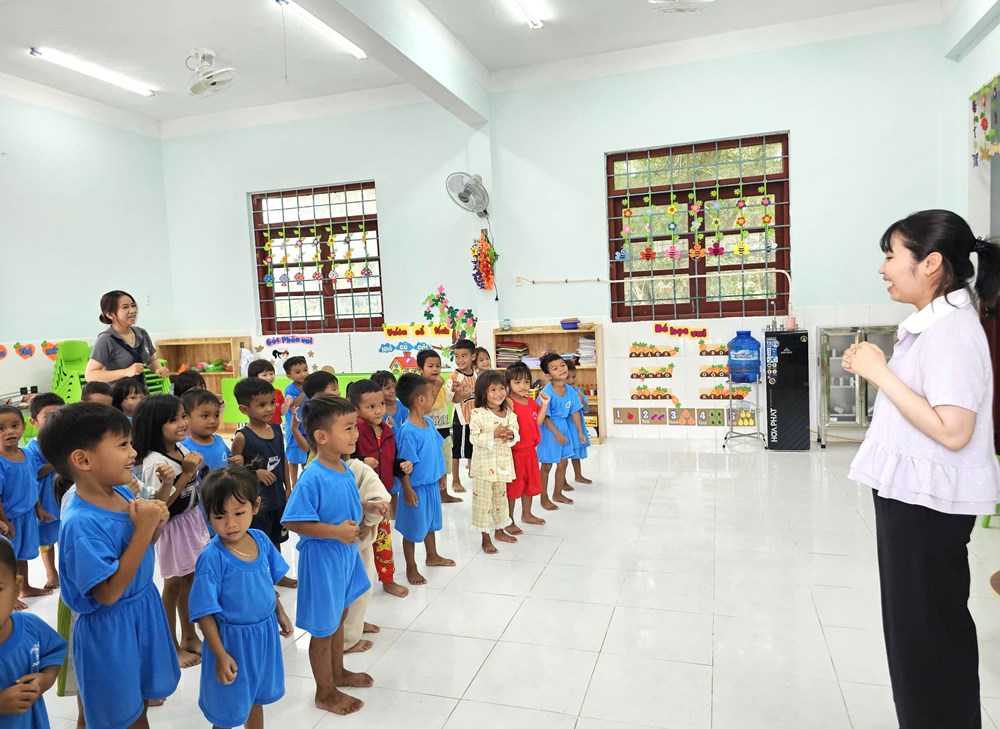 Thắp sáng những lớp học vùng sâu Canh Tiến - ảnh 1