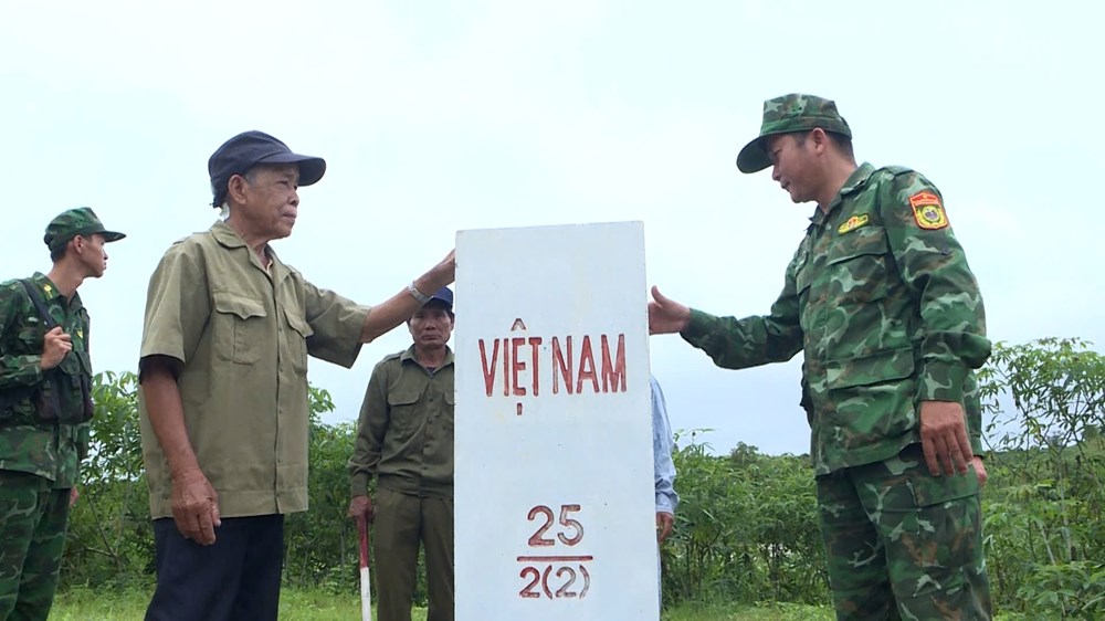 “Cột mốc sống” ở vùng biên viễn - ảnh 1
