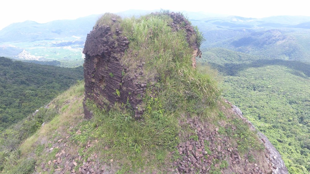Hòn Vọng Phụ “cao nhất” Việt Nam được đầu tư 125 tỉ đồng làm đường kết nối phát triển du lịch - ảnh 1