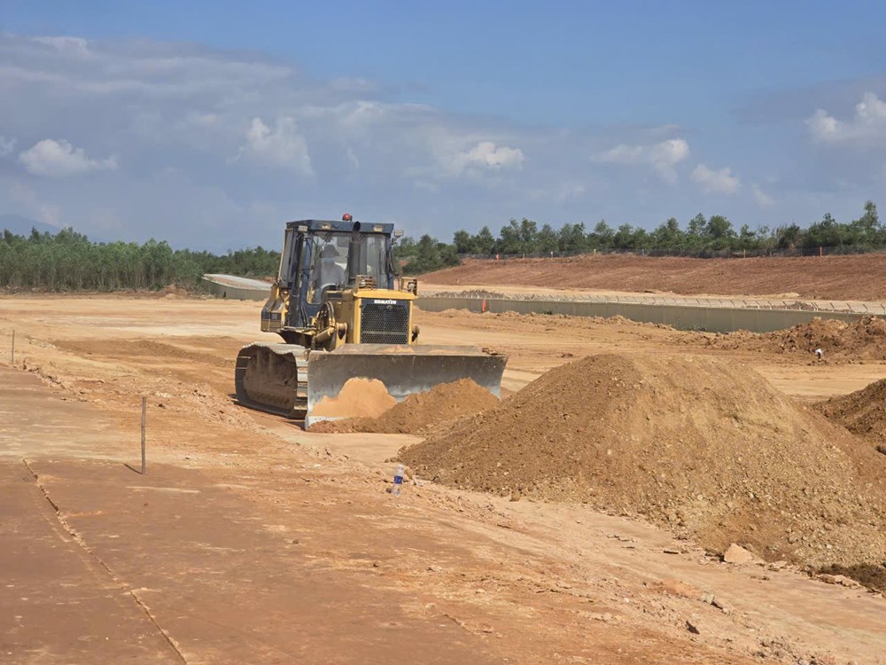 Năm mới, rộn ràng trên công trường đường cất hạ cánh số 2 Phù Cát - ảnh 4