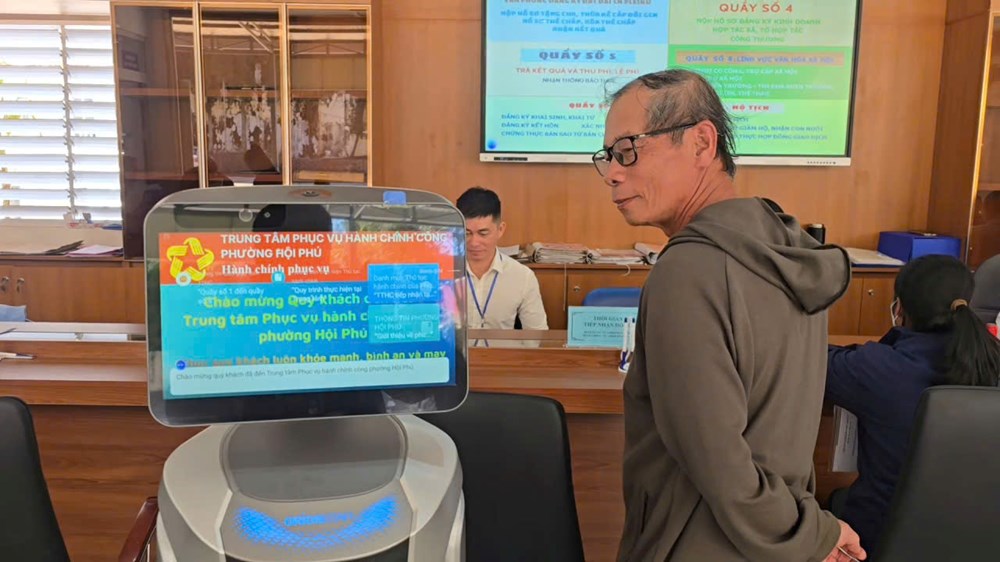 Tiên phong đưa rô bốt AI, Gia Lai hỗ trợ giải quyết thủ tục hành chính cho người dân - ảnh 2