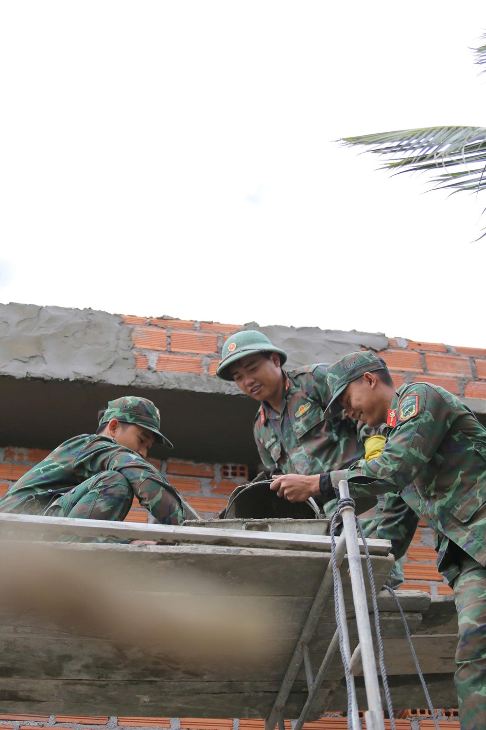 Phó Thủ tướng Hồ Quốc Dũng: Cần thần tốc, dứt điểm xây, sửa nhà cho dân vùng bão lũ Gia Lai trước Tết - ảnh 4