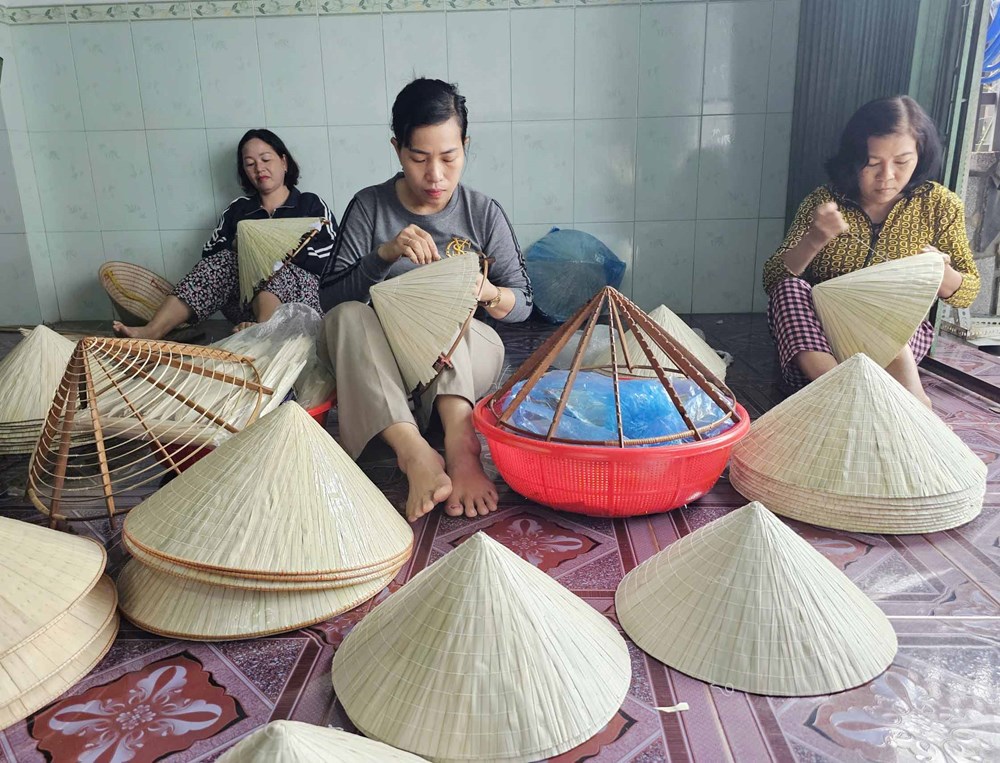 Mở hướng để làng nghề nón lá Gò Găng tồn tại và phát triển - ảnh 1