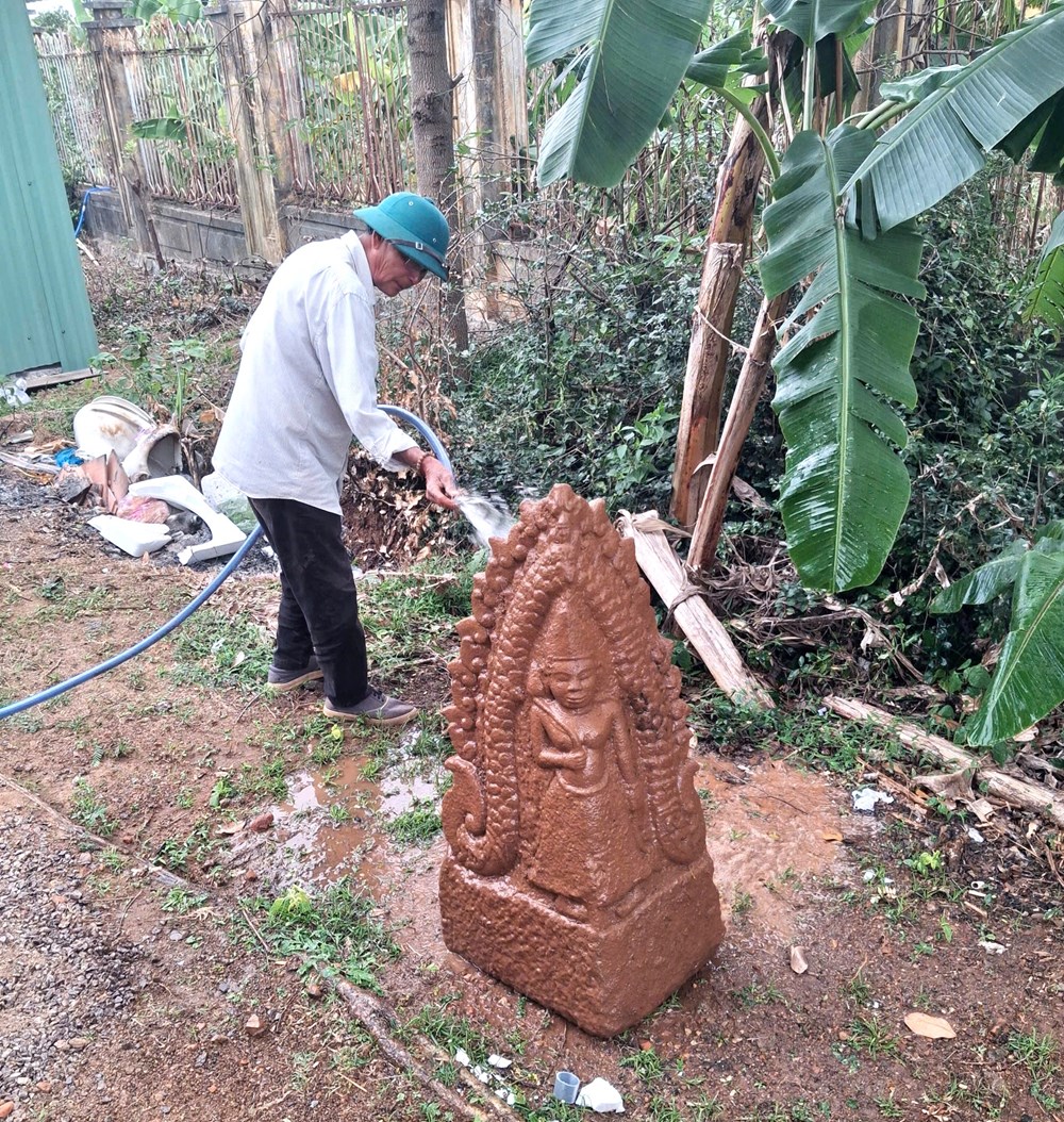 Phát hiện phù điêu tại Di tích quốc gia đặc biệt tháp Dương Long - ảnh 1