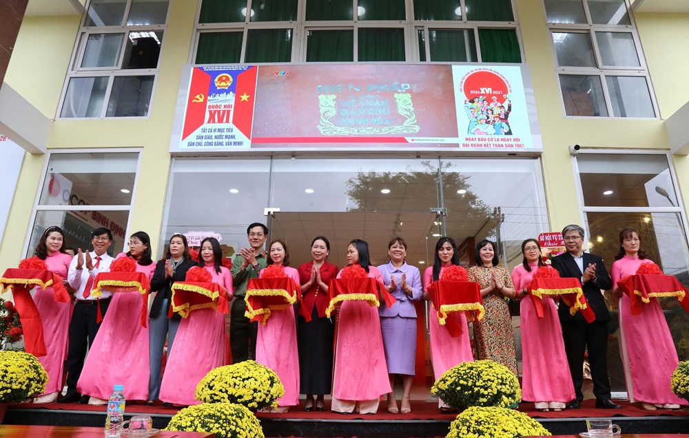 Ngày hội của toàn dân qua không gian trưng bày tài liệu bầu cử ở Gia Lai - ảnh 1