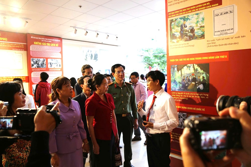 Ngày hội của toàn dân qua không gian trưng bày tài liệu bầu cử ở Gia Lai - ảnh 2