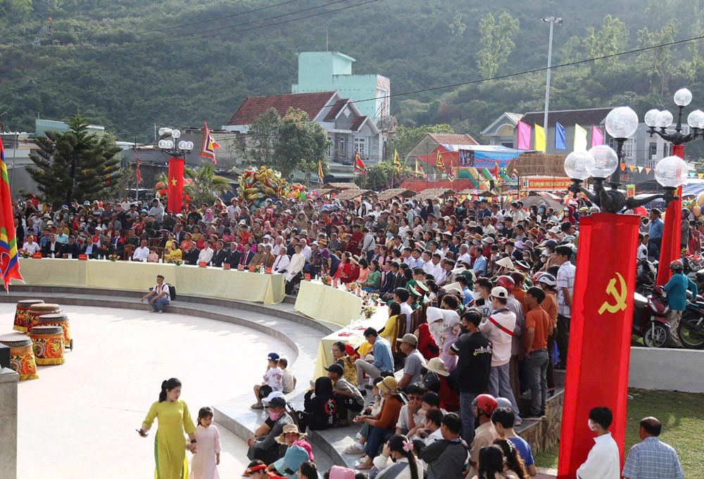 Du xuân, rước lộc đầu năm ở phiên chợ độc nhất của Việt Nam - ảnh 1