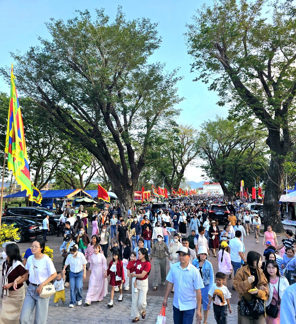 Vạn người nô nức du xuân, trẩy hội Chiến thắng Ngọc Hồi - Đống Đa - ảnh 1