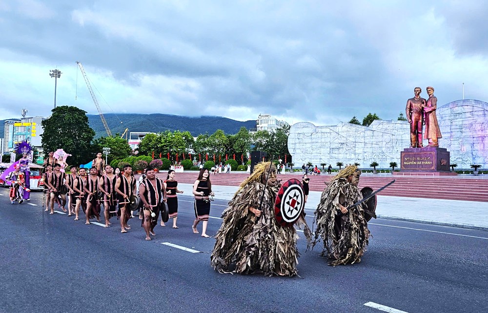 Để không gian văn hóa cồng chiêng “đại ngàn chạm biển xanh” - ảnh 1