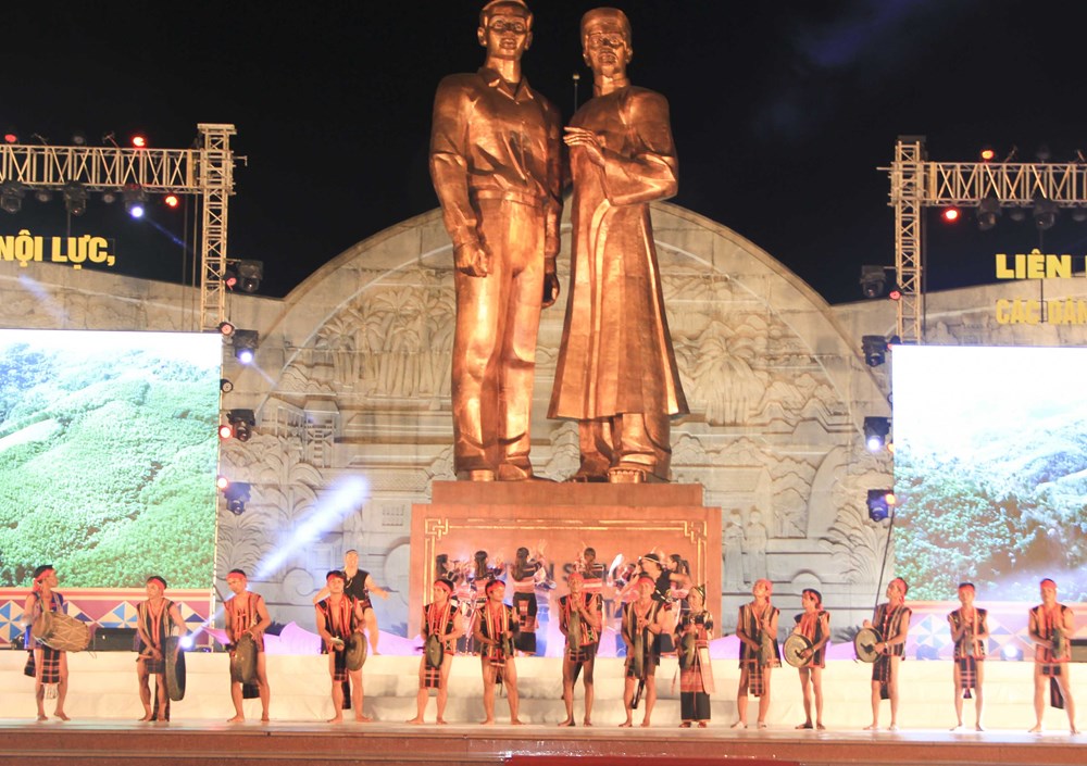 Để không gian văn hóa cồng chiêng “đại ngàn chạm biển xanh” - ảnh 2