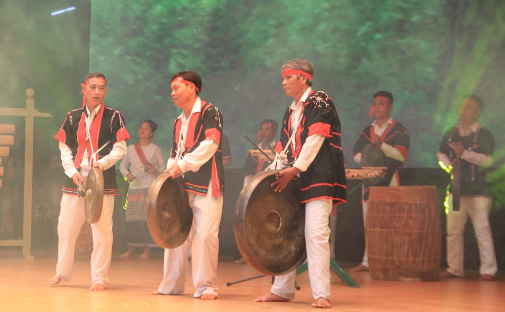Để không gian văn hóa cồng chiêng “đại ngàn chạm biển xanh” - ảnh 4