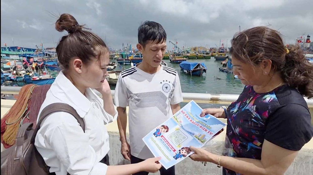 Đẩy mạnh tuyên truyền bầu cử cho ngư dân vùng biển Gia Lai - ảnh 1