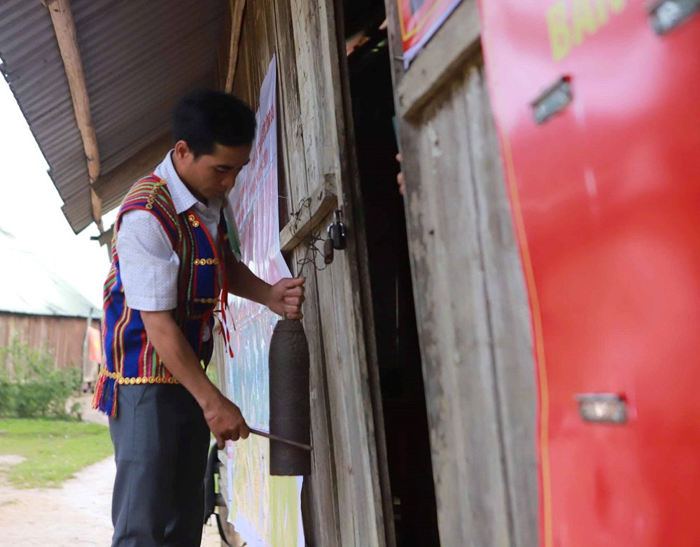 Đồng bào ở làng “biệt lập” Gia Lai hào hứng bầu cử sớm - ảnh 7