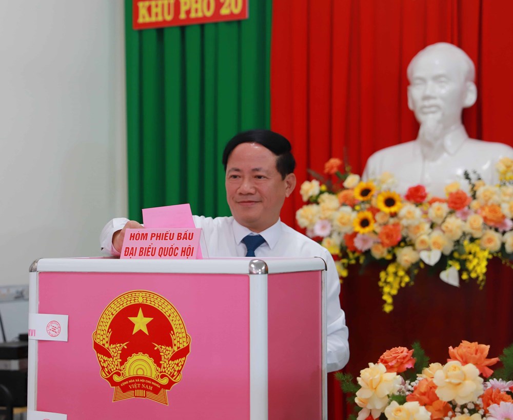 Phó Thủ tướng Hồ Quốc Dũng tham gia bỏ phiếu tại phường Quy Nhơn Nam, Gia Lai - ảnh 3