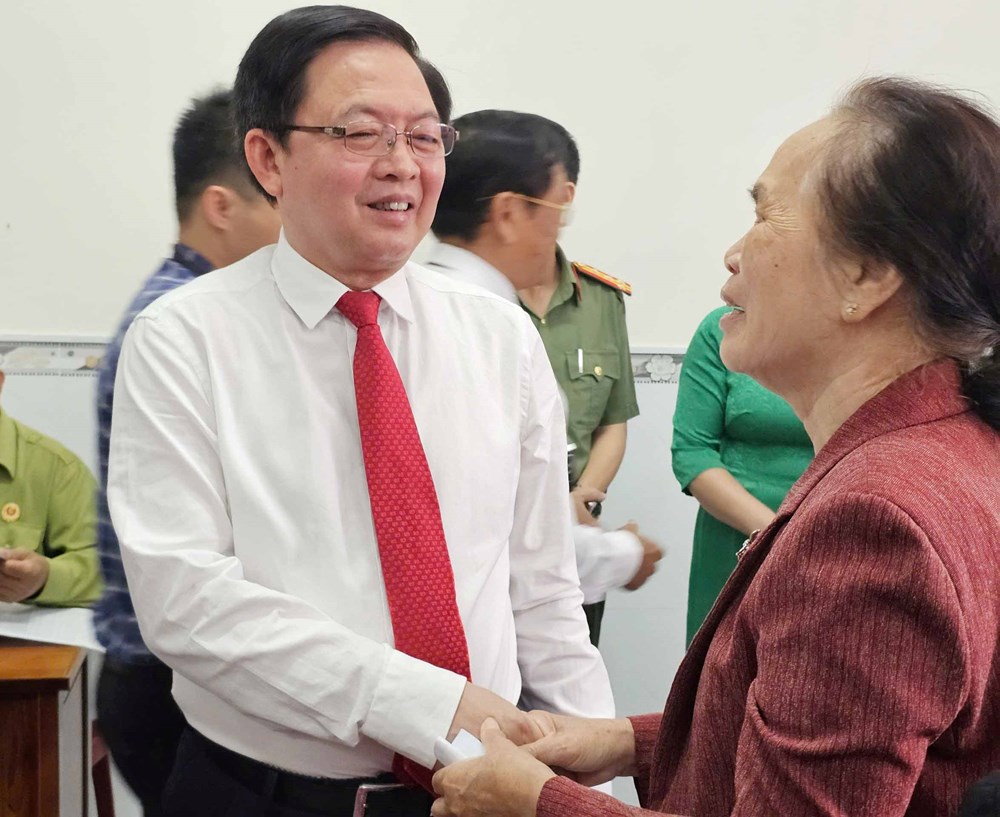 Phó Thủ tướng Hồ Quốc Dũng tham gia bỏ phiếu tại phường Quy Nhơn Nam, Gia Lai - ảnh 4