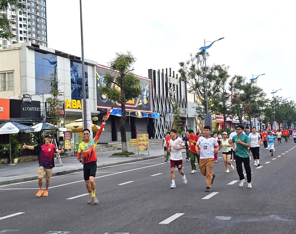 Gần 3.000 người Gia Lai tham gia hưởng ứng Ngày chạy Olympic - ảnh 2