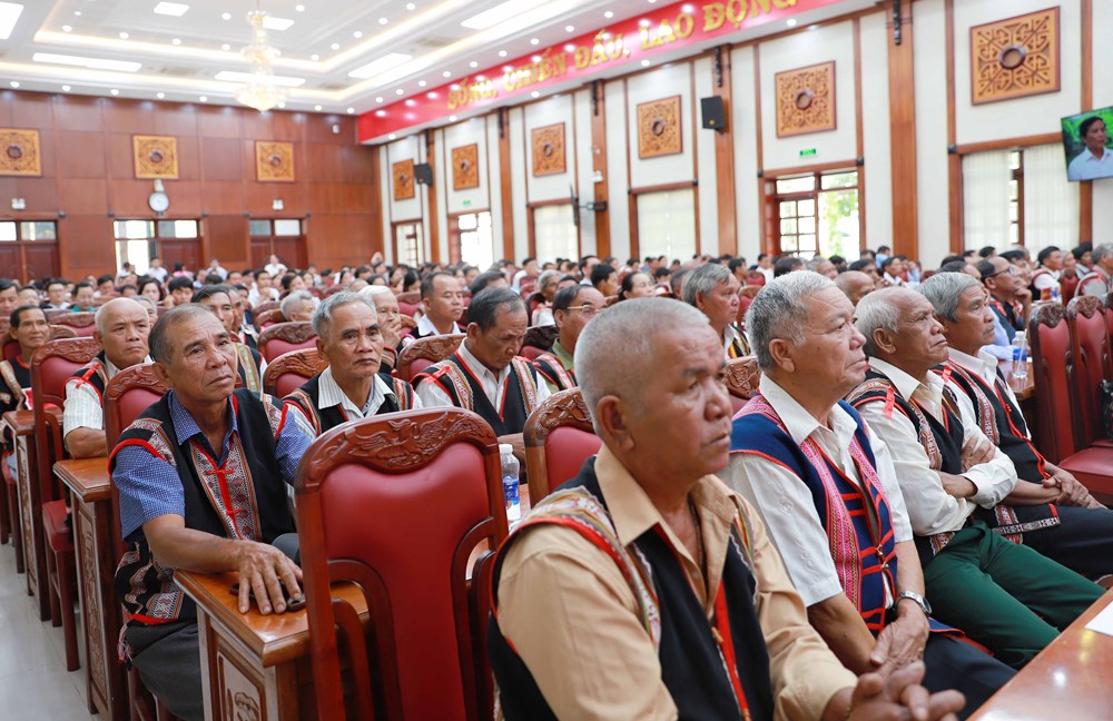 Gia Lai tôn vinh người có uy tín, tiêu biểu trong đồng bào dân tộc thiểu số - ảnh 4