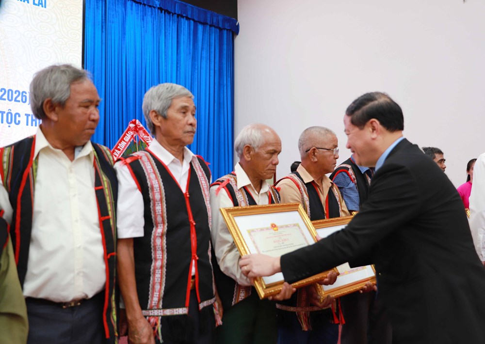 Gia Lai tôn vinh người có uy tín, tiêu biểu trong đồng bào dân tộc thiểu số - ảnh 5