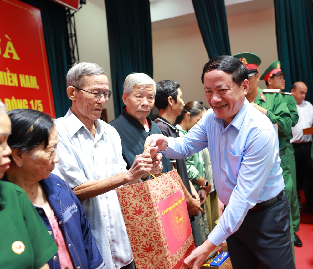 Chủ nhiệm Tổng cục Chính trị thăm, tặng quà gia đình chính sách tại Gia Lai - ảnh 4