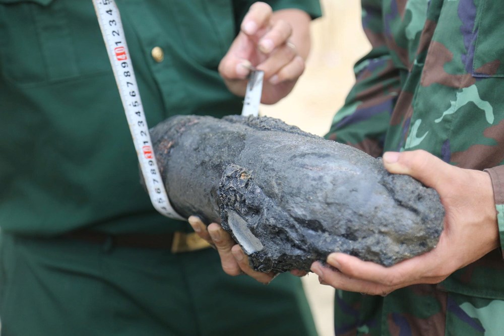 Thấy gì những hiện vật, vũ khí trong xe tăng trục vớt ở biển Quy Nhơn? - ảnh 3