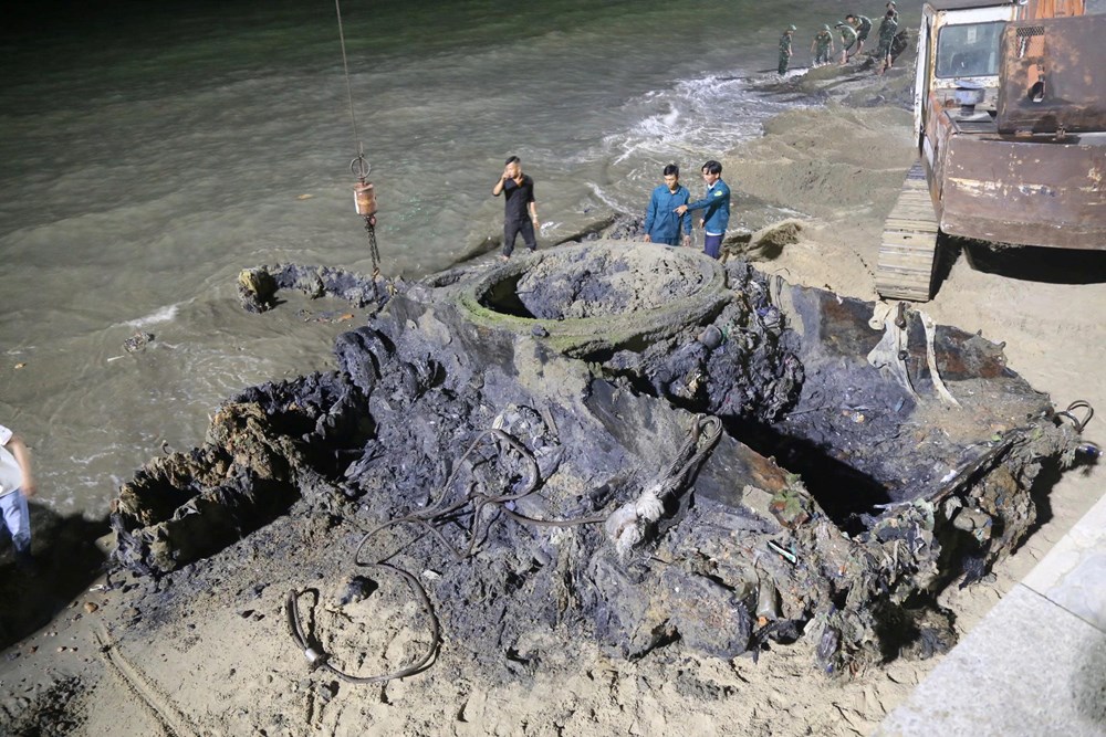 Thấy gì những hiện vật, vũ khí trong xe tăng trục vớt ở biển Quy Nhơn? - ảnh 5