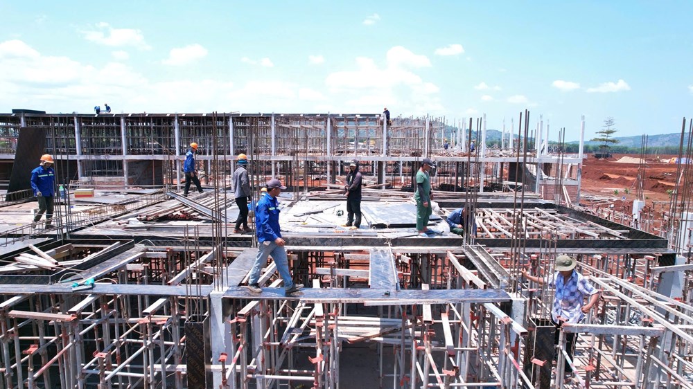 Đẩy nhanh tiến độ xây dựng Trường Phổ thông nội trú liên cấp biên giới ở Gia Lai - ảnh 1
