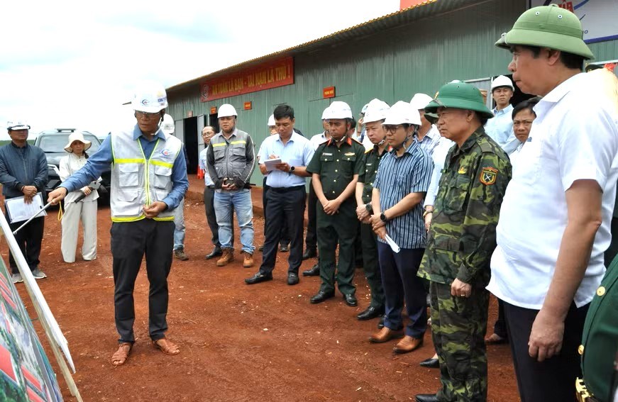 Đẩy nhanh tiến độ xây dựng Trường Phổ thông nội trú liên cấp biên giới ở Gia Lai - ảnh 3