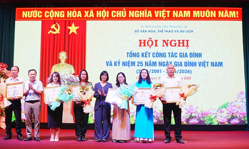 Gia Lai: Hãy để mỗi gia đình là một pháo đài của văn hóa Việt Nam - ảnh 2
