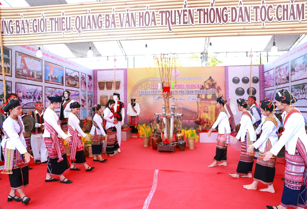 Đem văn hóa truyền thống dân tộc Chăm quảng bá đến du khách - ảnh 7