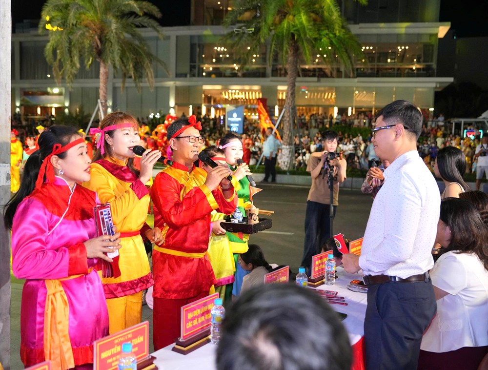 Phố biển Gia Lai hút khách bằng chương trình Carnival đường phố - ảnh 2