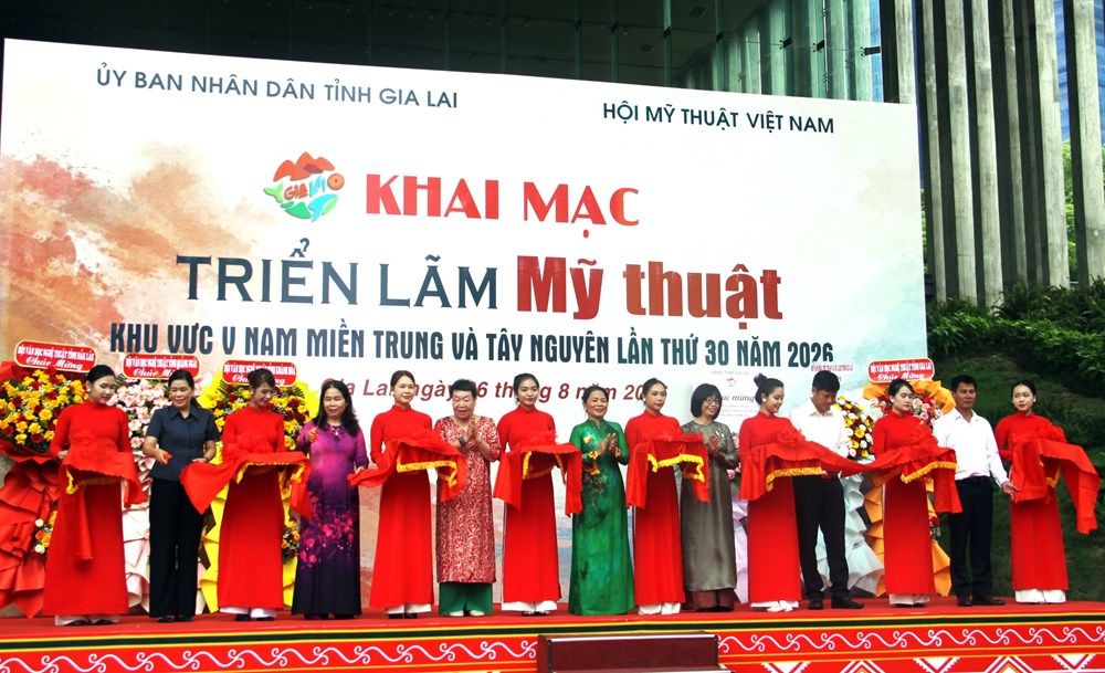 Triển lãm mỹ thuật khu vực V: Hội tụ sắc màu từ đại ngàn đến đại dương - ảnh 1
